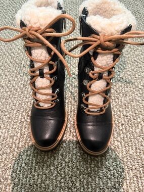 Women’s Black Faux-Leather Lace-Up Winter Boots with Cream Sherpa